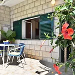 Senjkovic - With Balcony And Sea View Apartman Bol