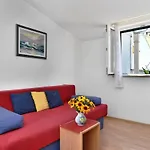 Senjkovic - With Balcony And Sea View * Bol