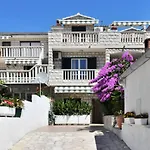 Senjkovic - With Balcony And Sea View Apartman *