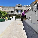 Senjkovic - With Balcony And Sea View Apartman *