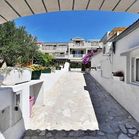 Apartamento Senjkovic - With Balcony And Sea View Bol