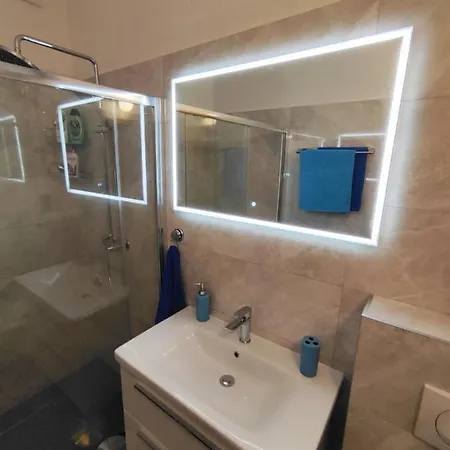 Apartment Senjkovic - With Balcony And Sea View