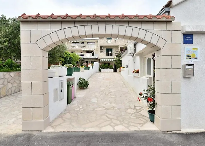 Apartamento Senjkovic - With Balcony And Sea View Bol